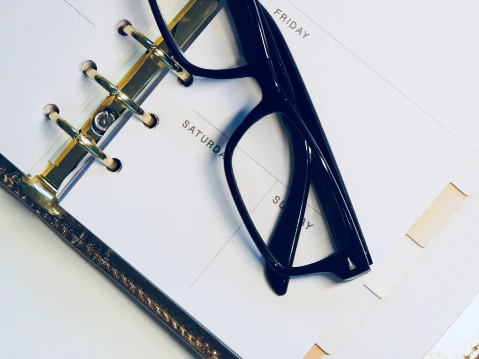 Calendar pages symbolizing waiting periods between bankruptcy filings